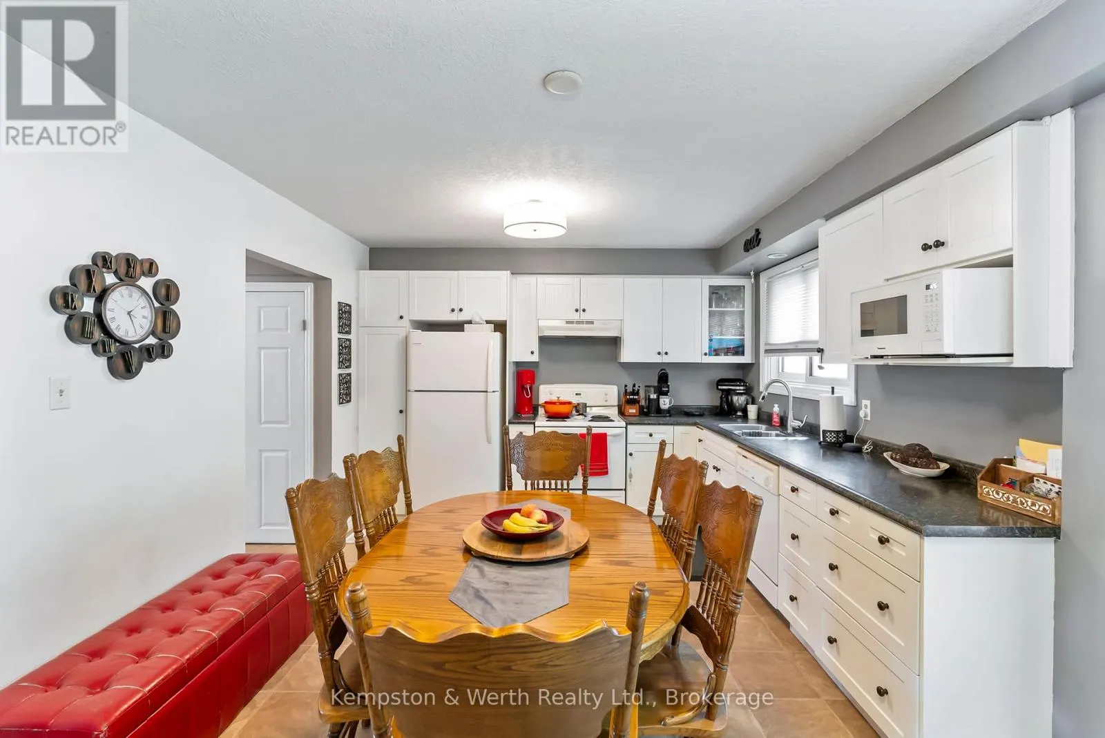 721 JOHN STREET W