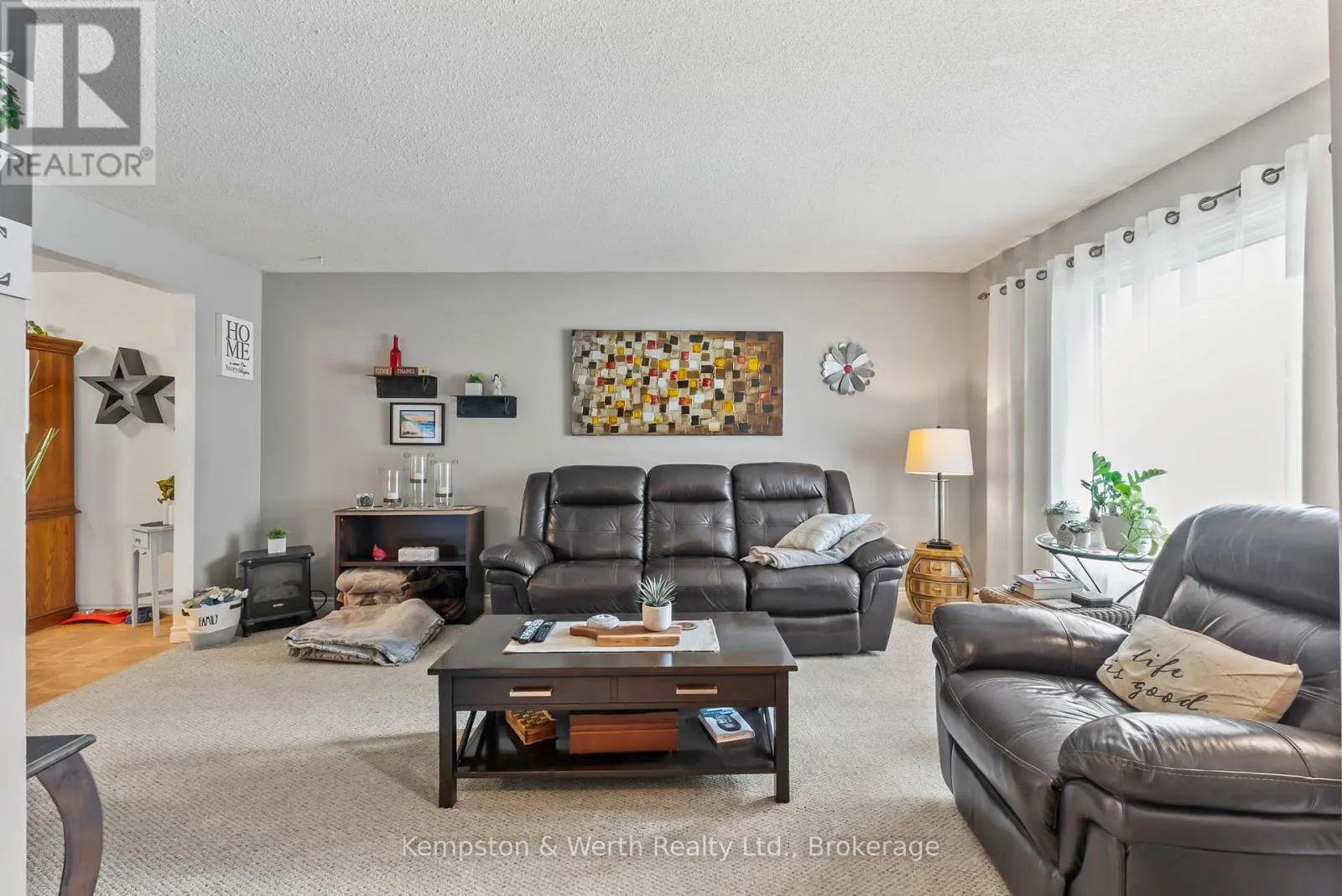 721 JOHN STREET W