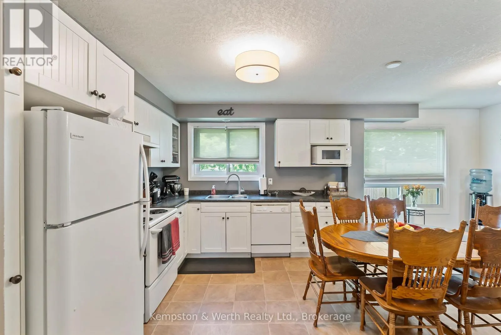 721 JOHN STREET W