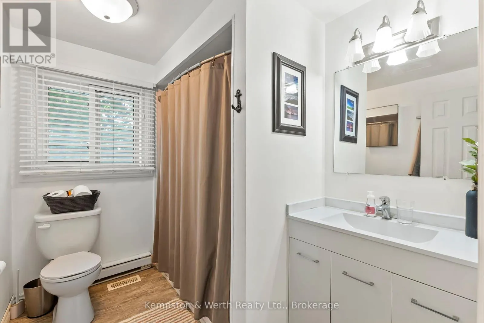 721 JOHN STREET W
