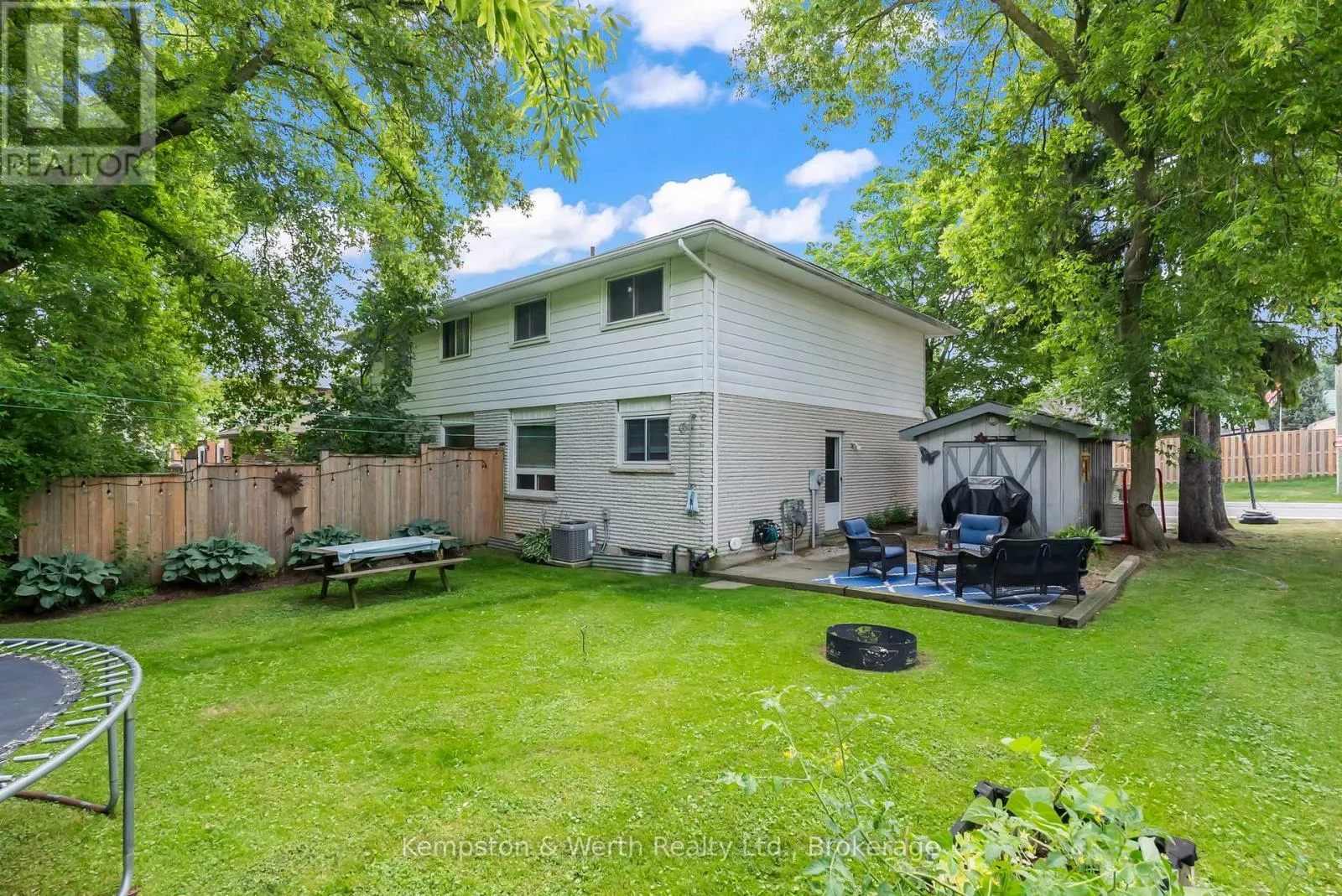 721 JOHN STREET W
