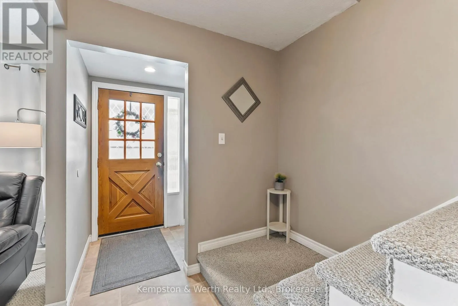721 JOHN STREET W