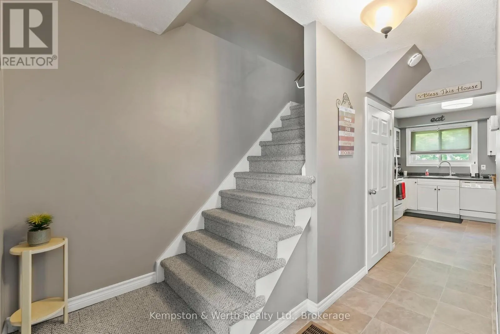 721 JOHN STREET W