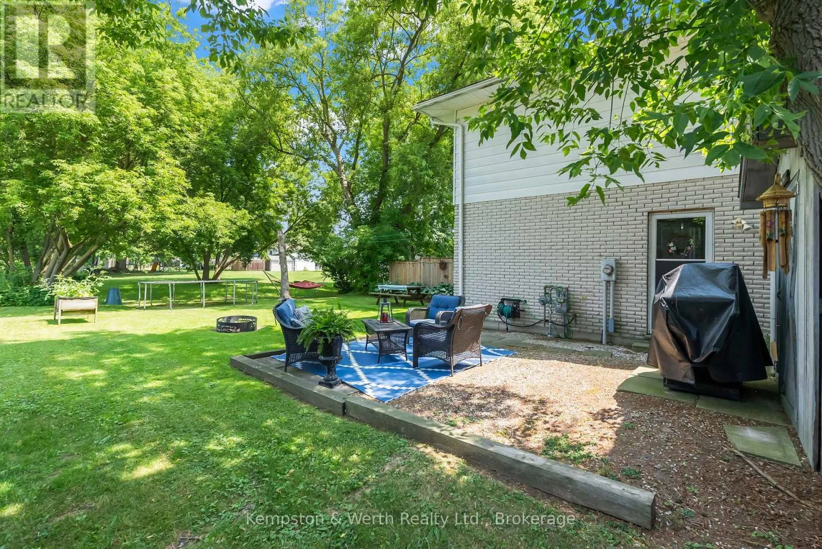 721 JOHN STREET W