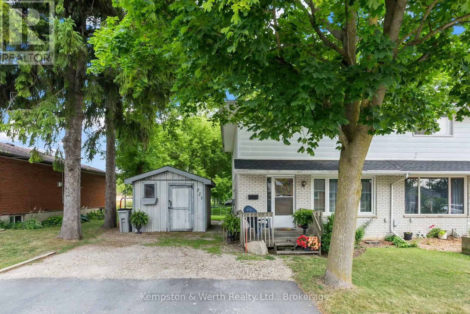 721 JOHN STREET W