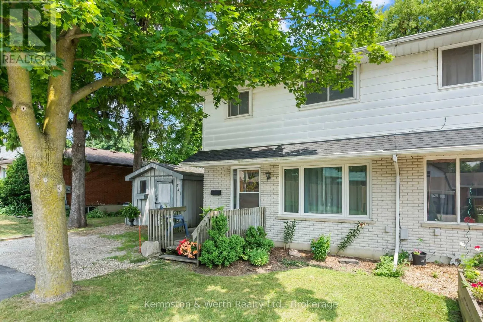 721 JOHN STREET W