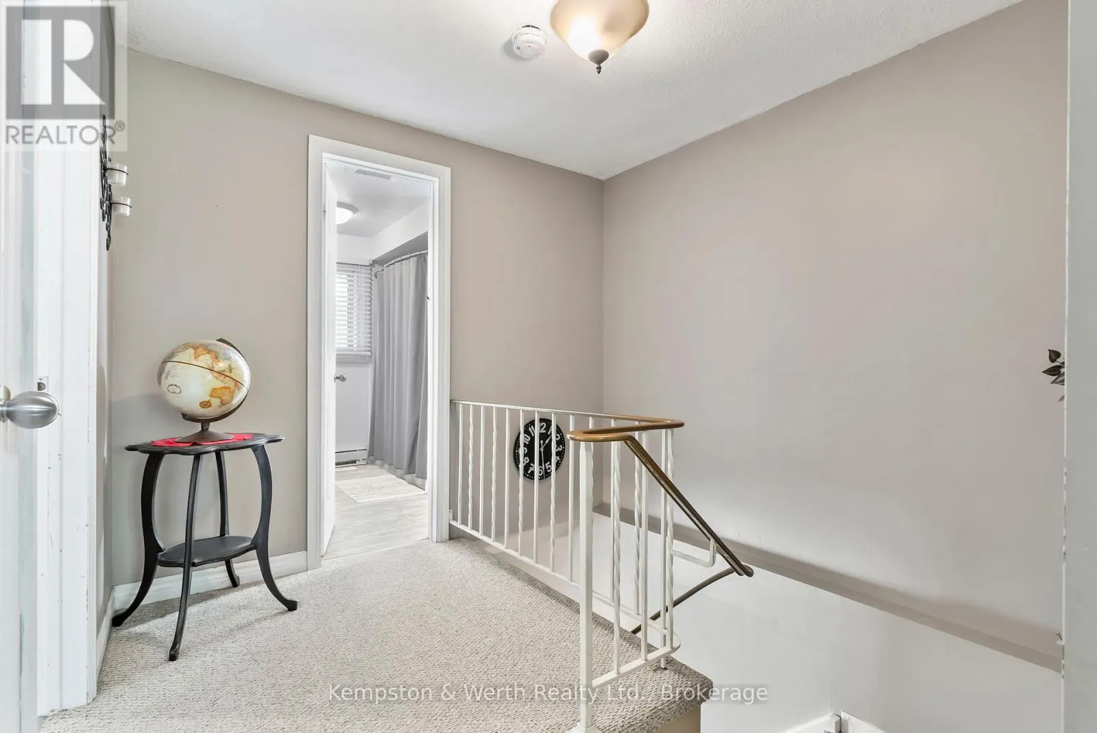 721 JOHN STREET W