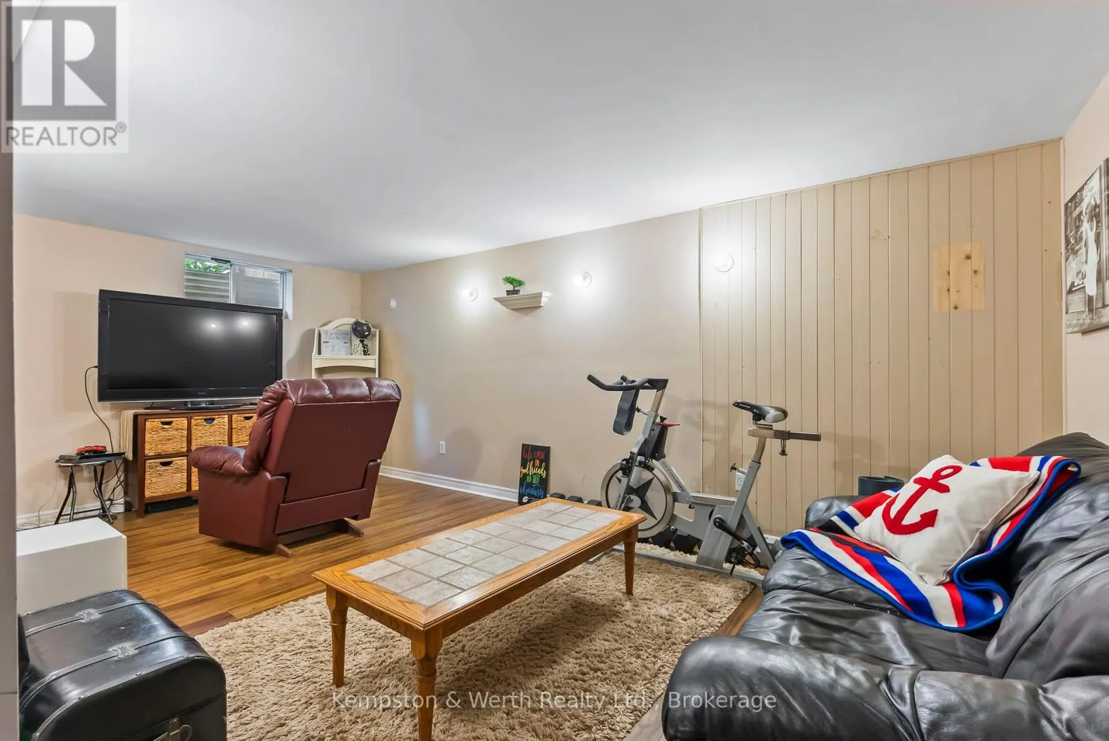 721 JOHN STREET W
