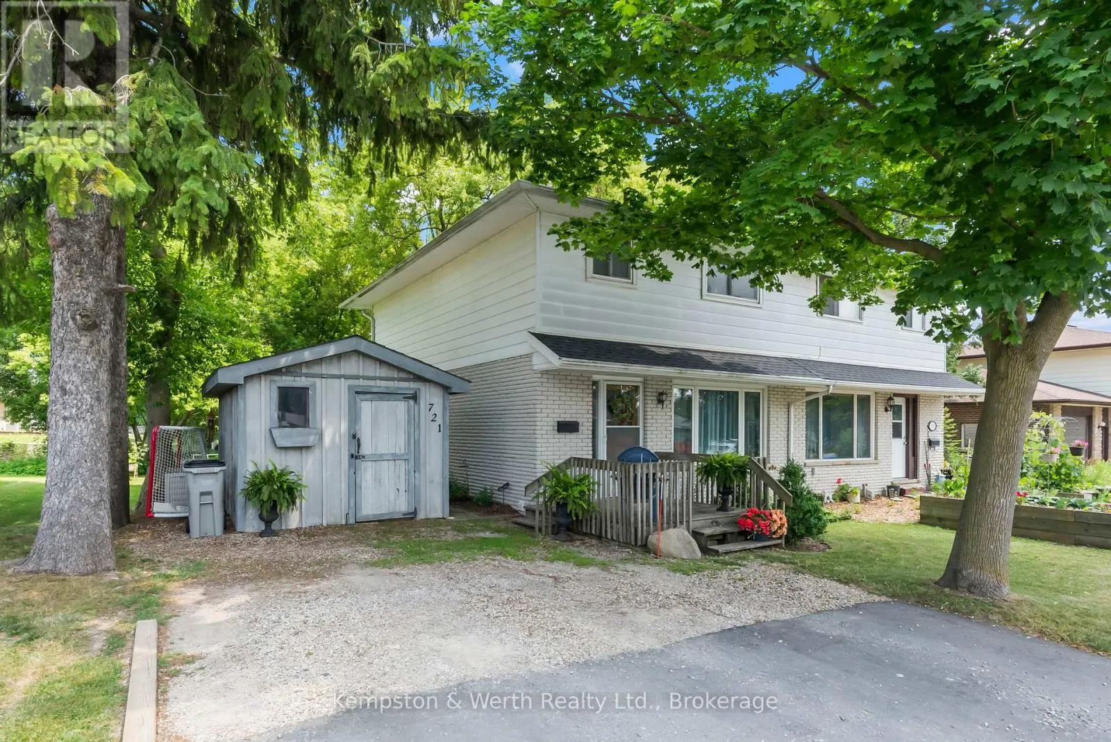 721 JOHN STREET W