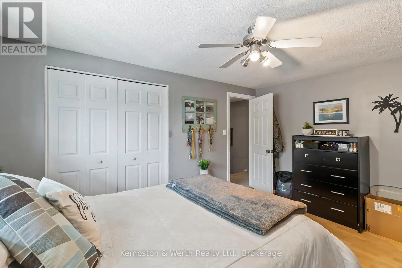721 JOHN STREET W