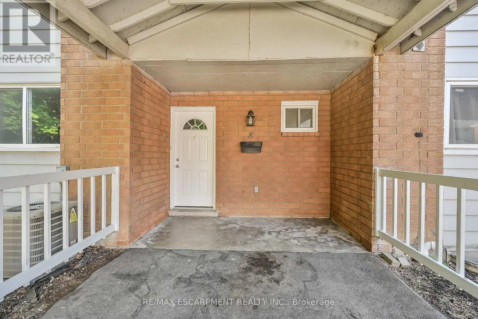 8 - 125 LIMERIDGE ROAD W