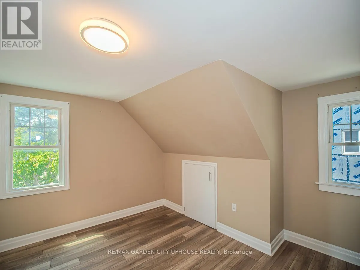 22 LYONS AVENUE
