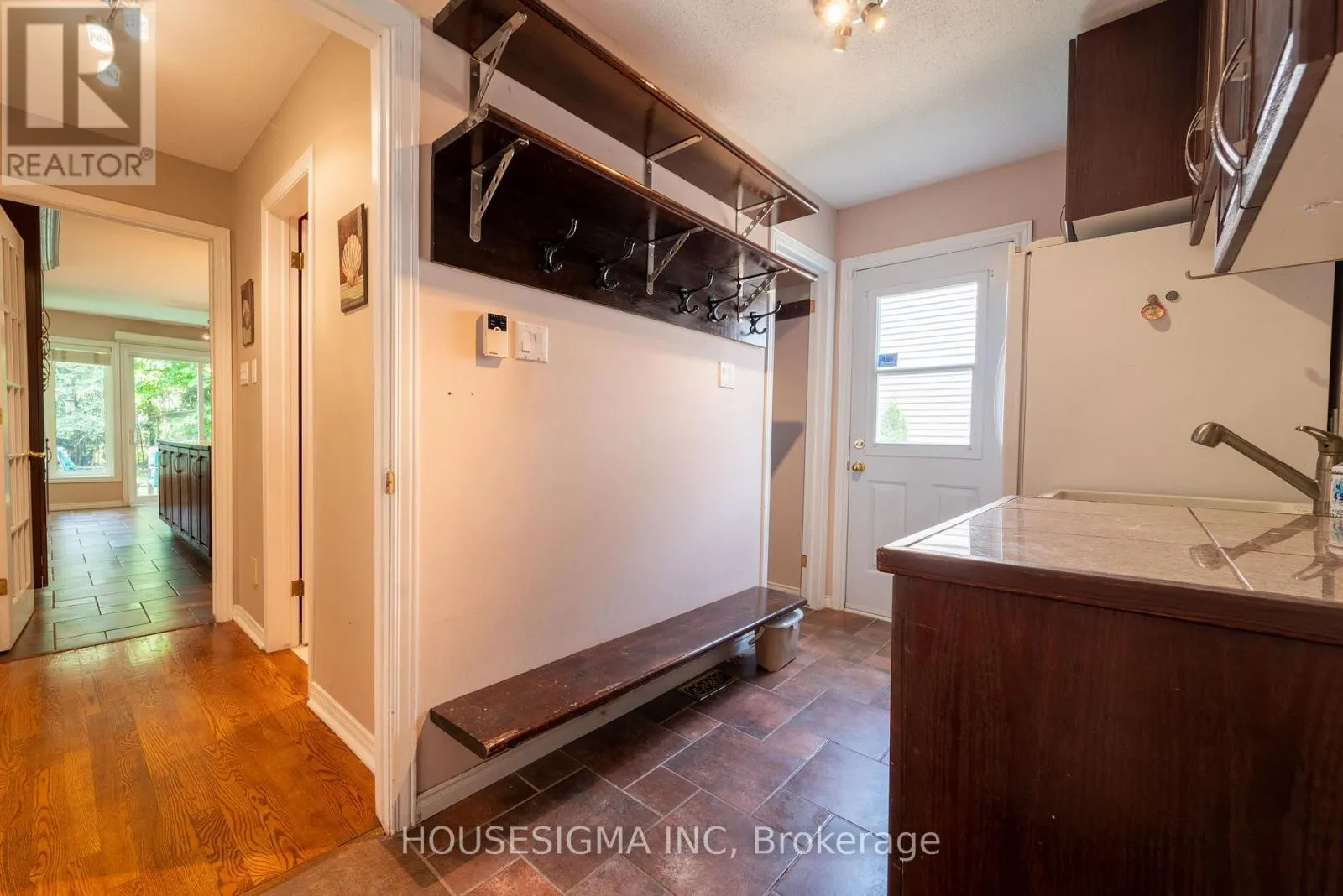 566 FALWYN CRESCENT