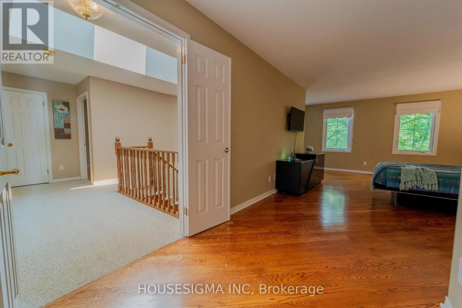 566 FALWYN CRESCENT