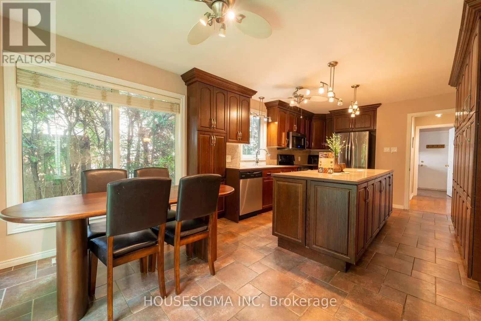 566 FALWYN CRESCENT