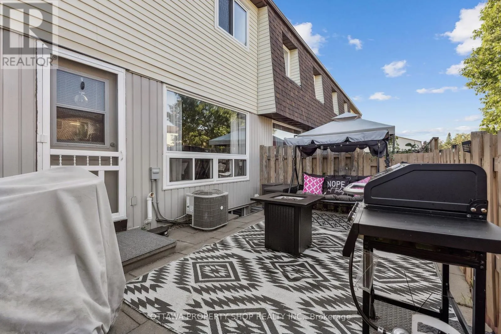 42A WOODVALE GREEN