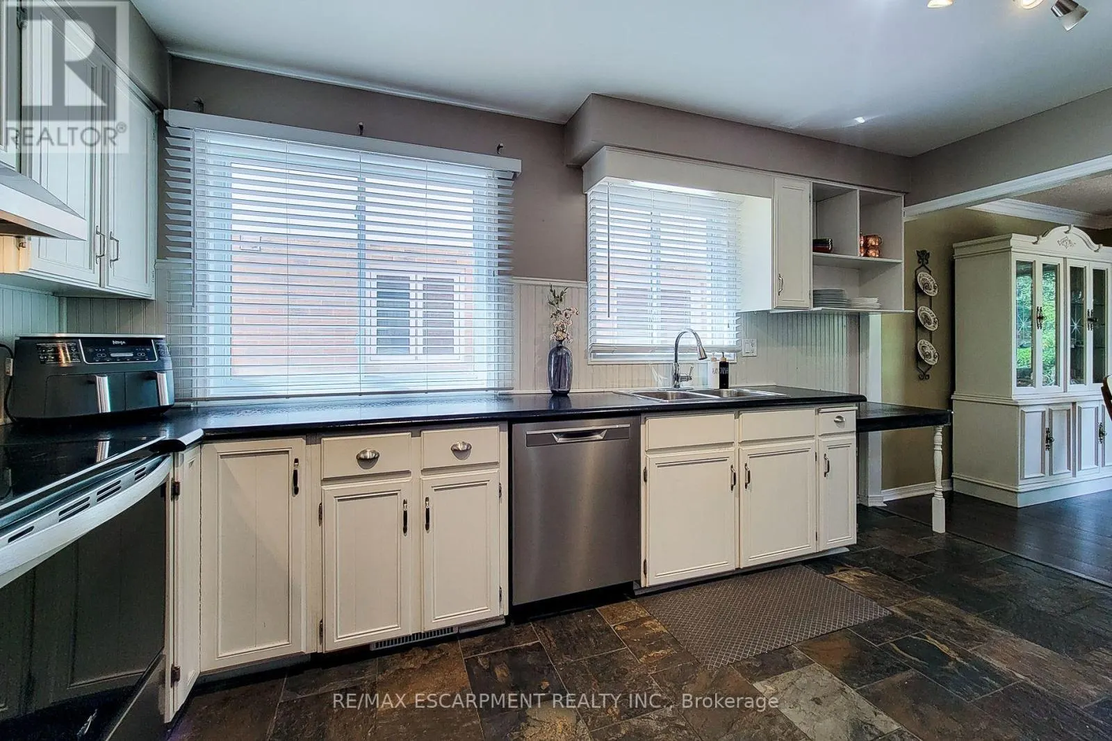 76 BAXTER CRESCENT