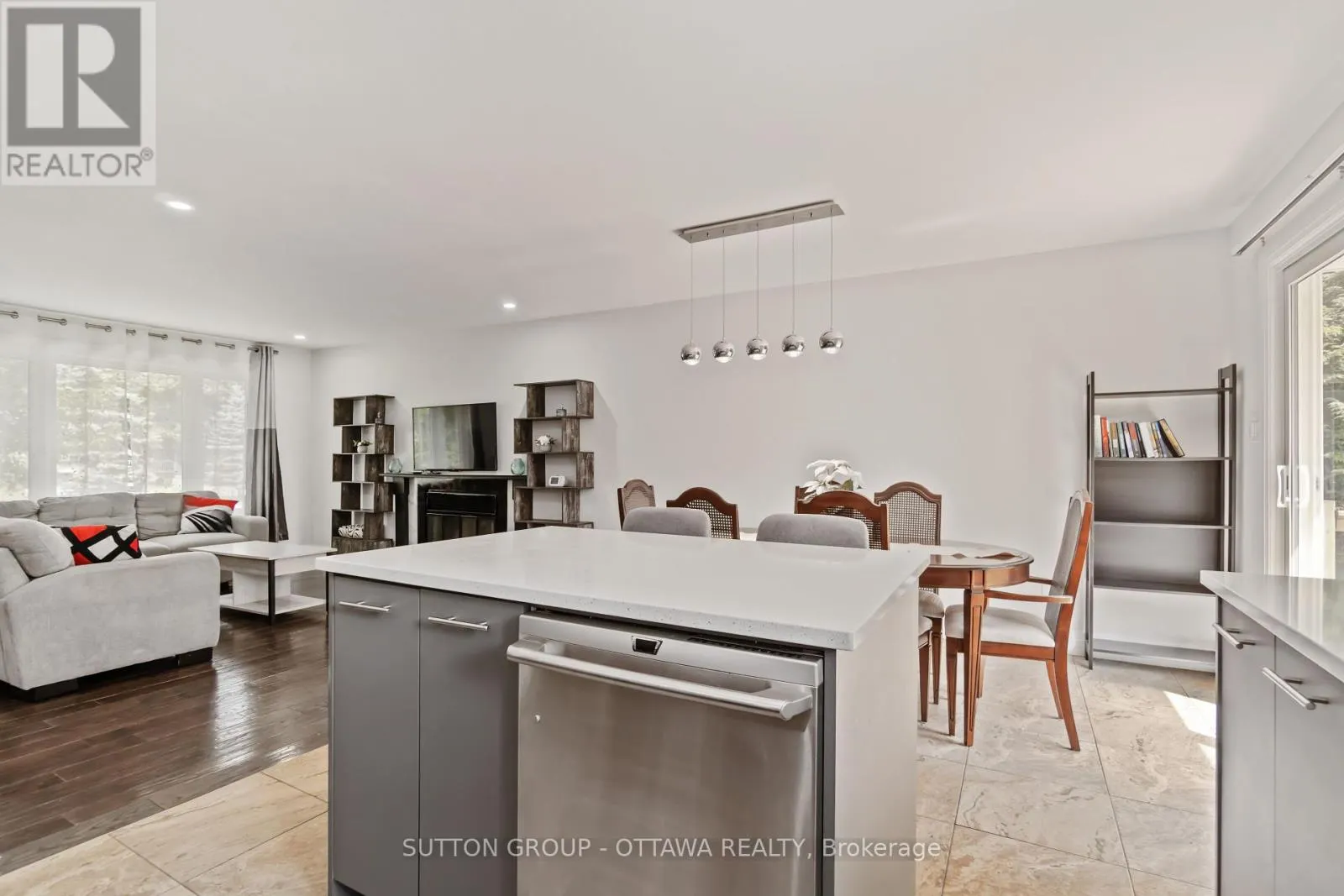 220 AGATHE STREET