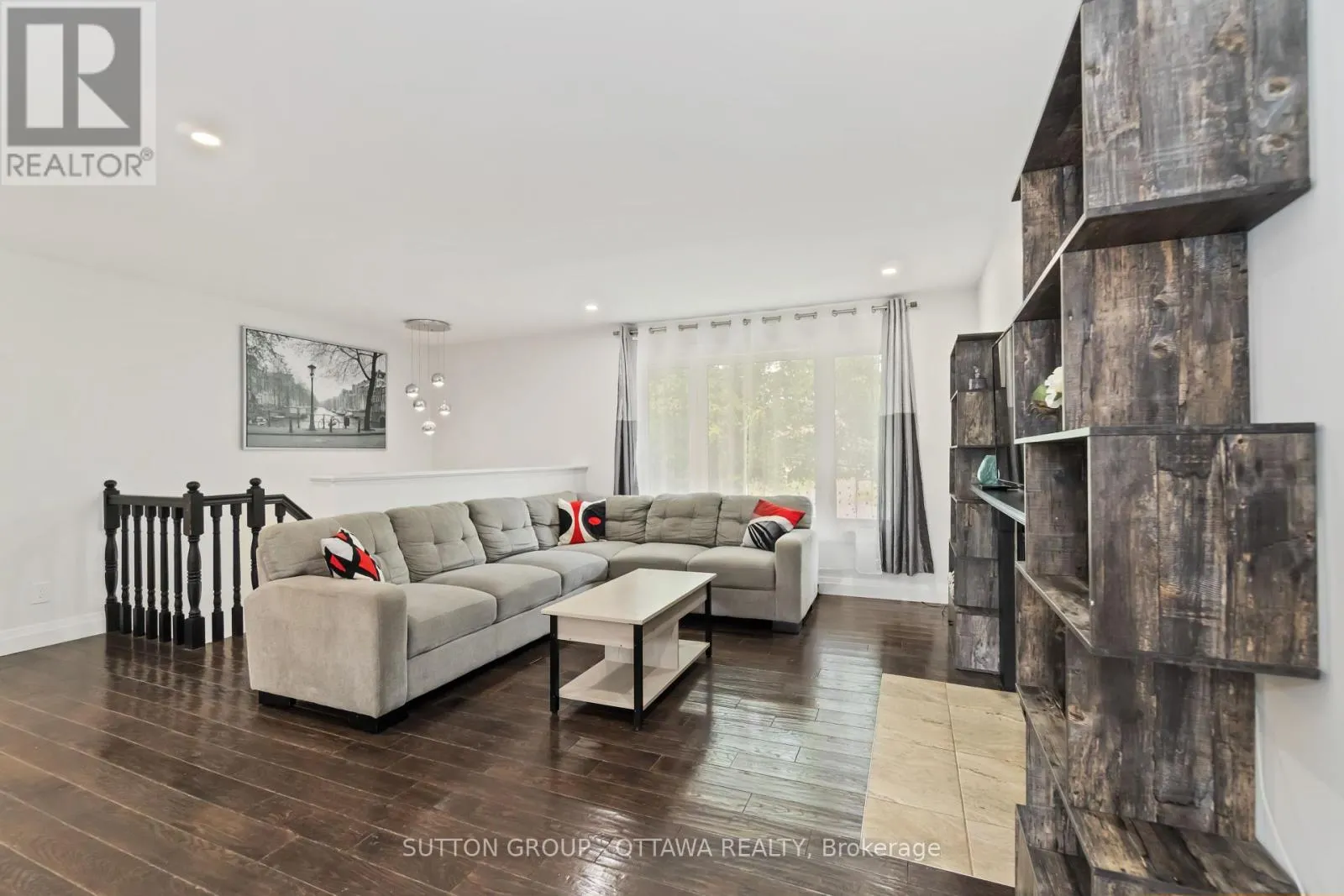 220 AGATHE STREET