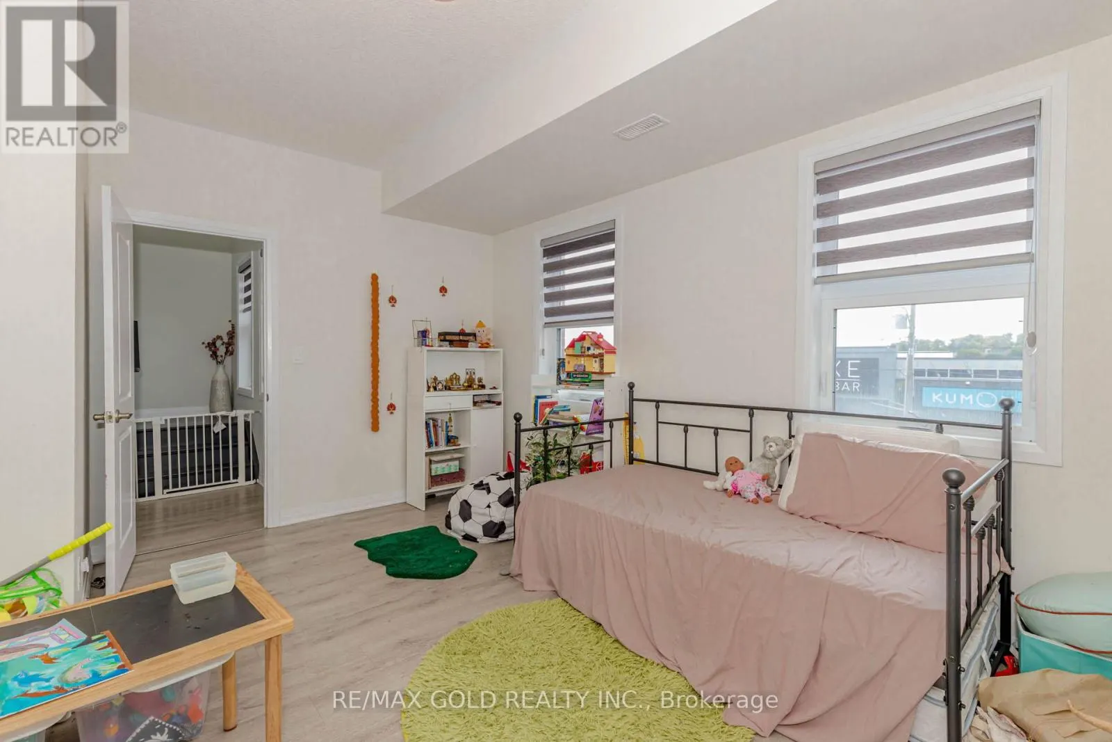 3 - 124 SEABROOK DRIVE