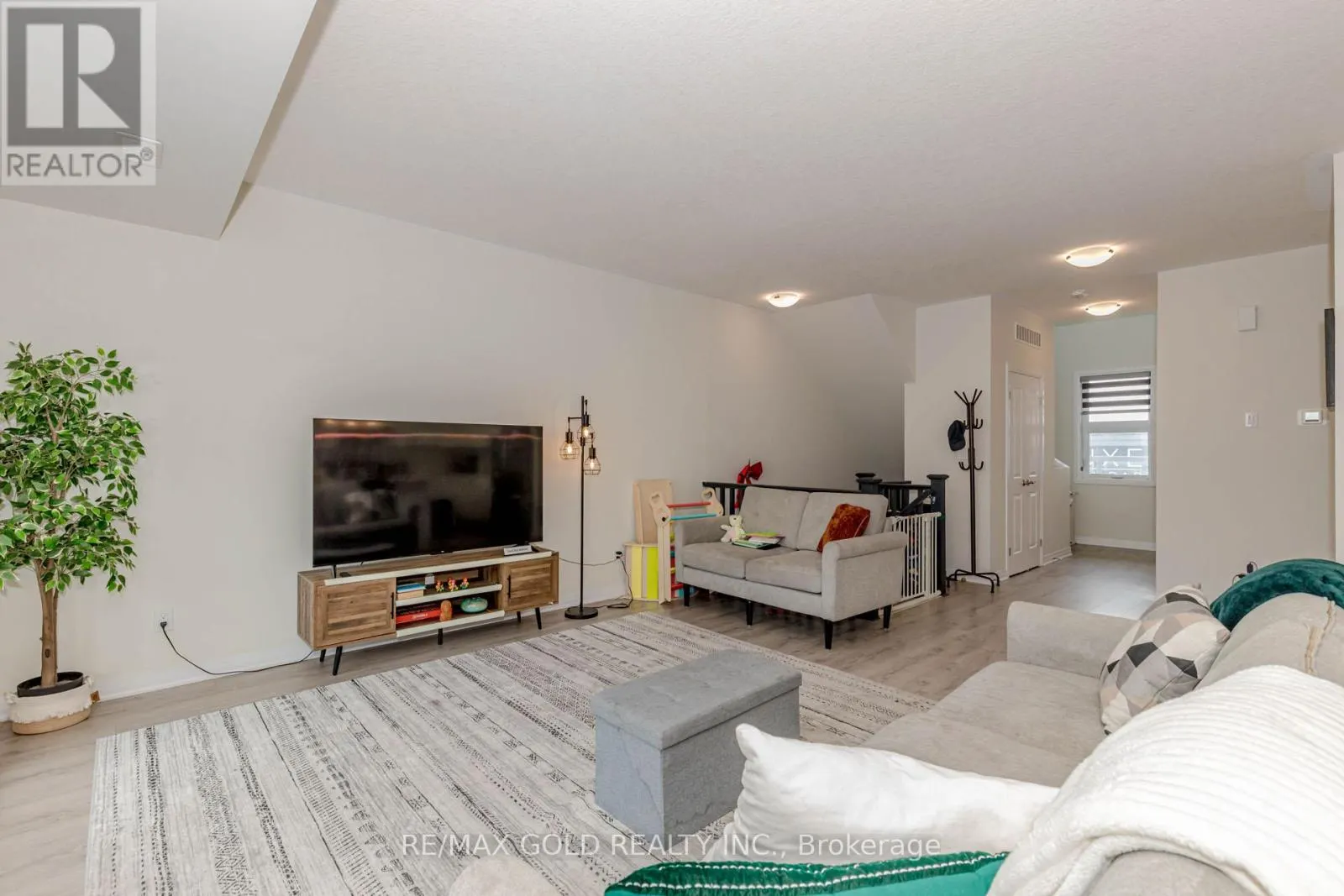 3 - 124 SEABROOK DRIVE
