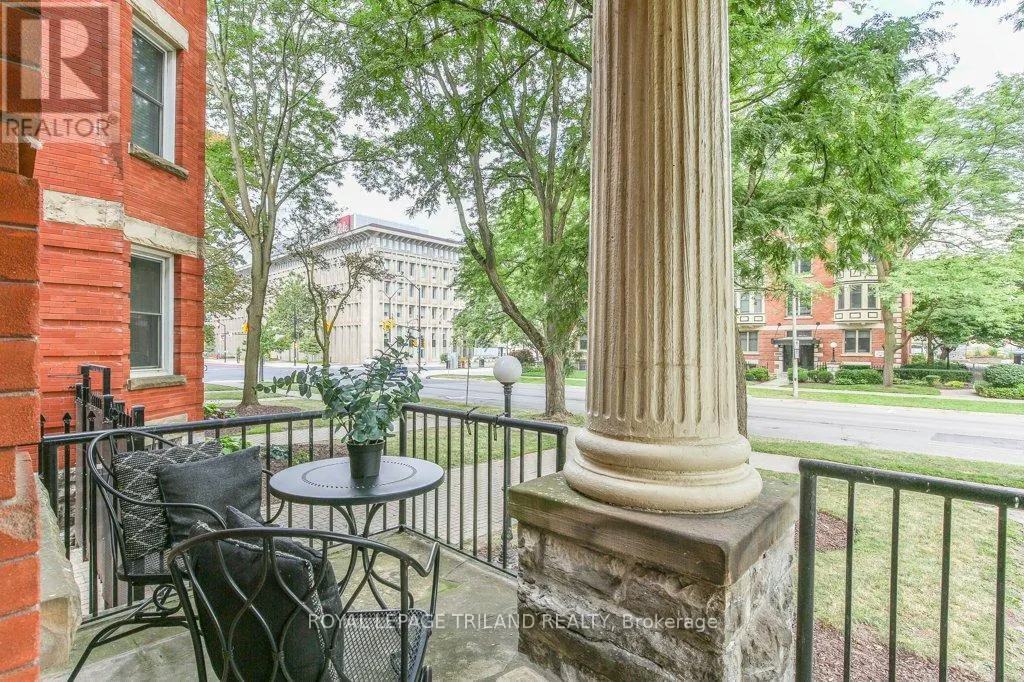 101 - 285 QUEENS AVENUE, #101