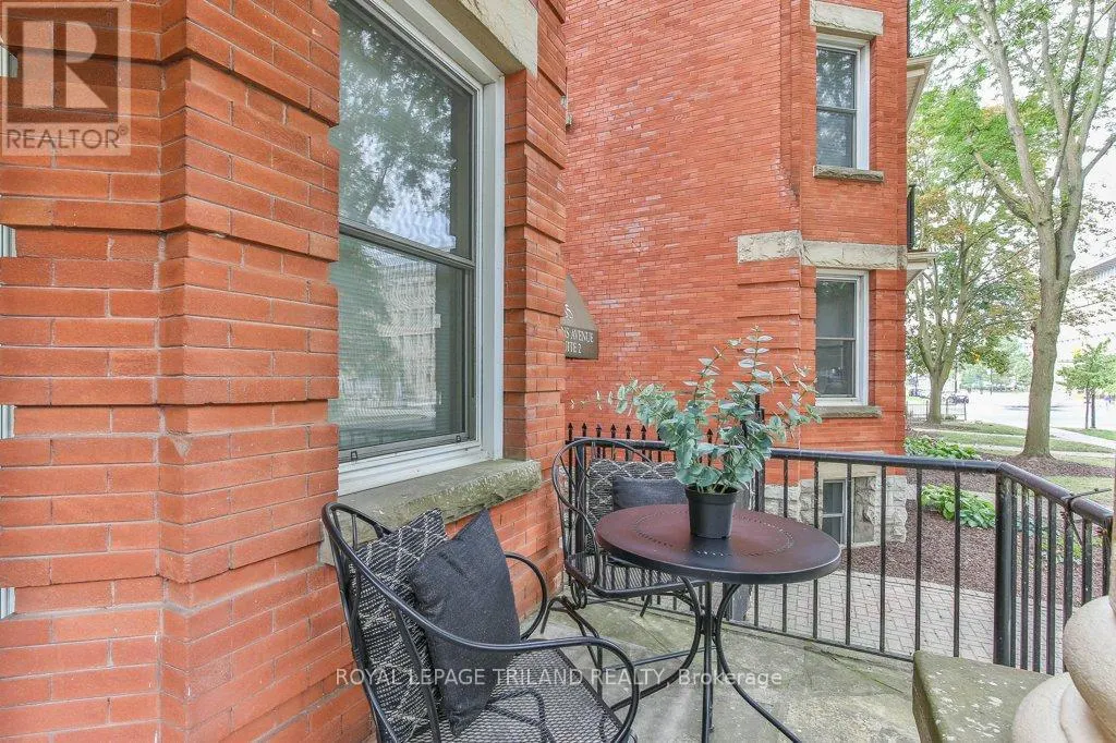 101 - 285 QUEENS AVENUE, #101
