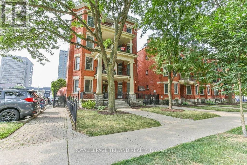 101 - 285 QUEENS AVENUE, #101