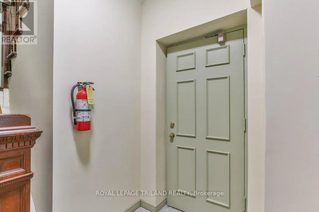 101 - 285 QUEENS AVENUE, #101