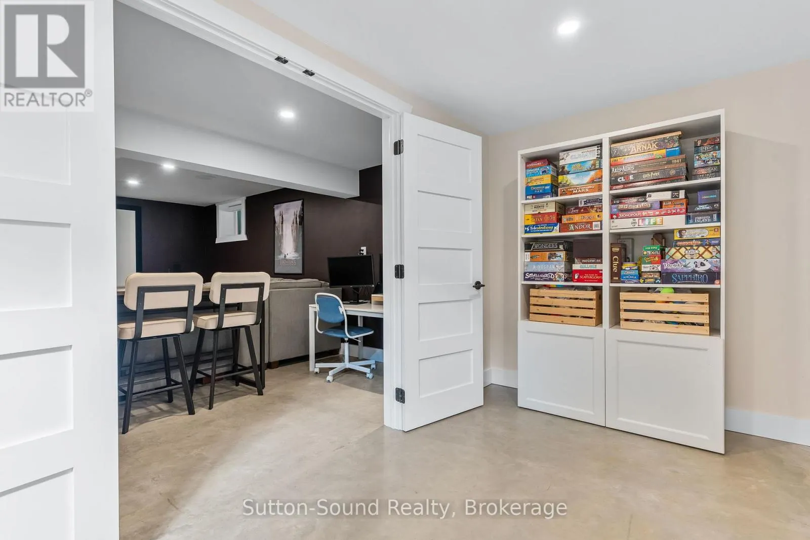 87 MEADOWLAND ROAD