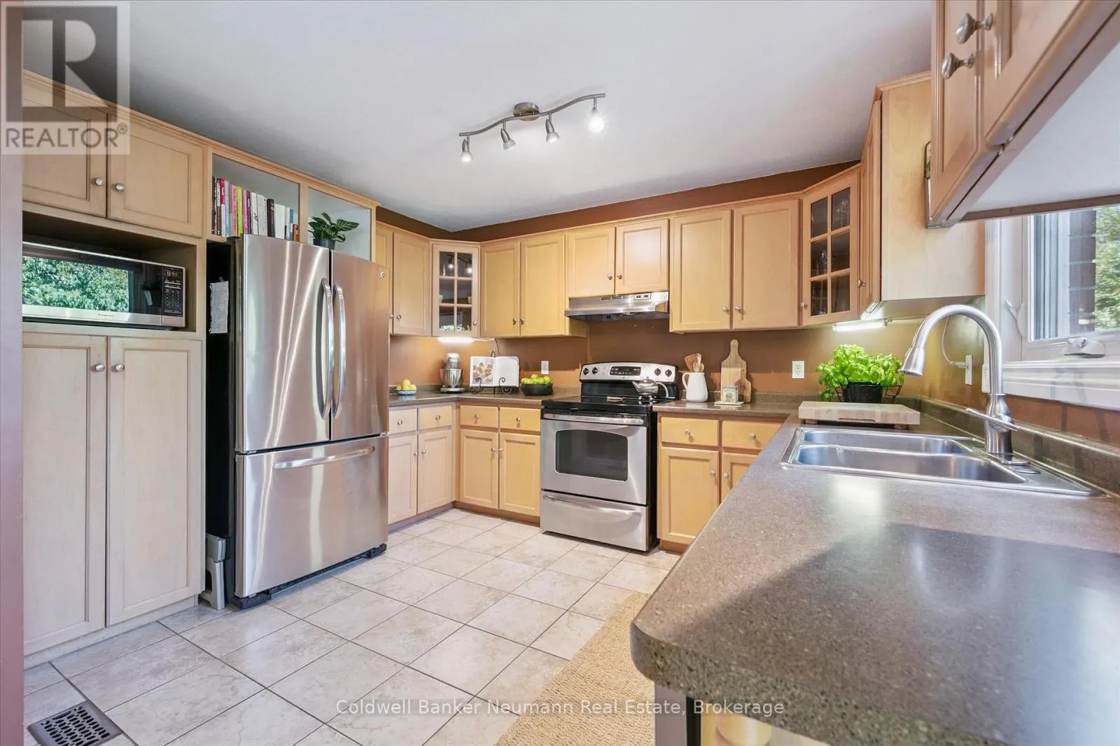 56 HAYWARD CRESCENT
