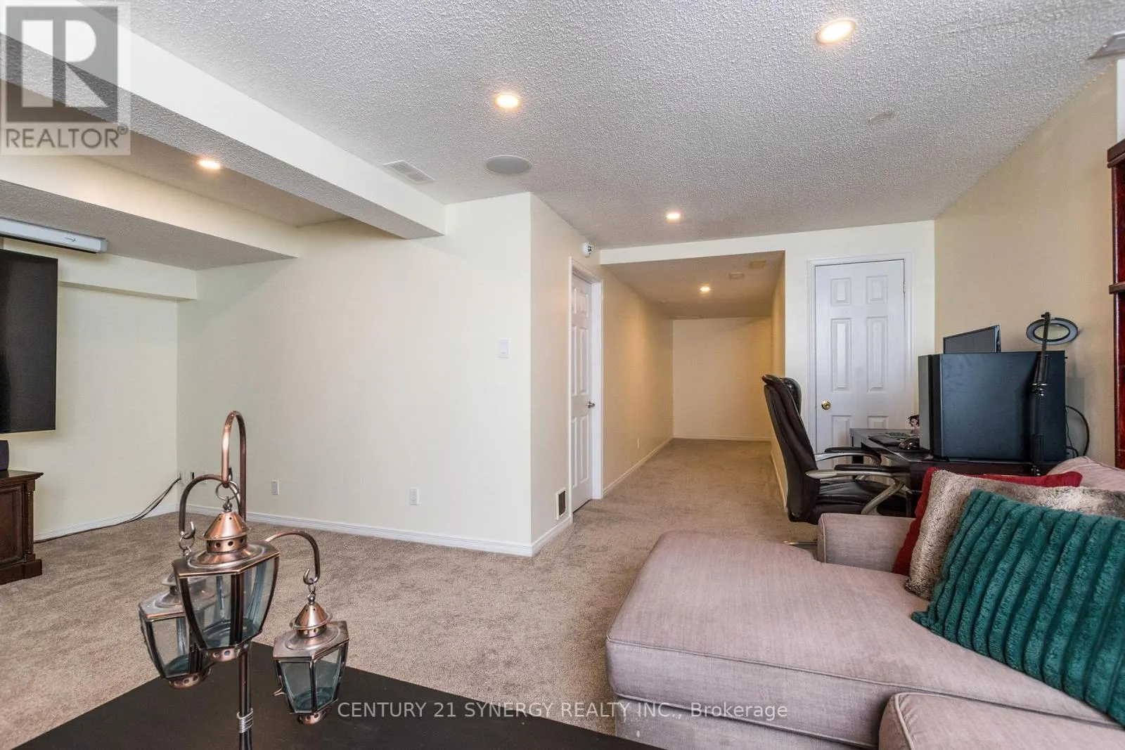 249 MARKLAND CRESCENT E