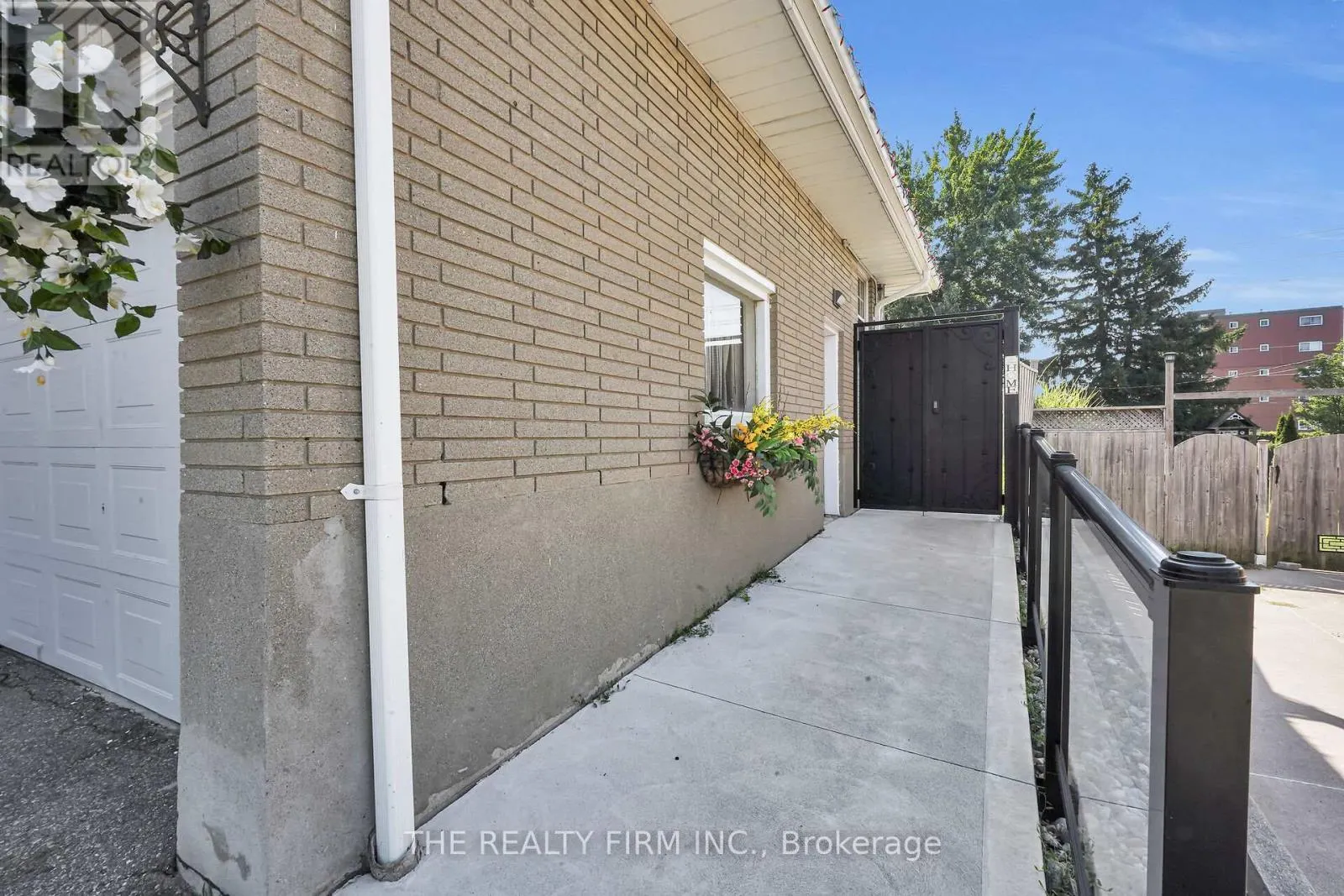 952 EAGLE CRESCENT
