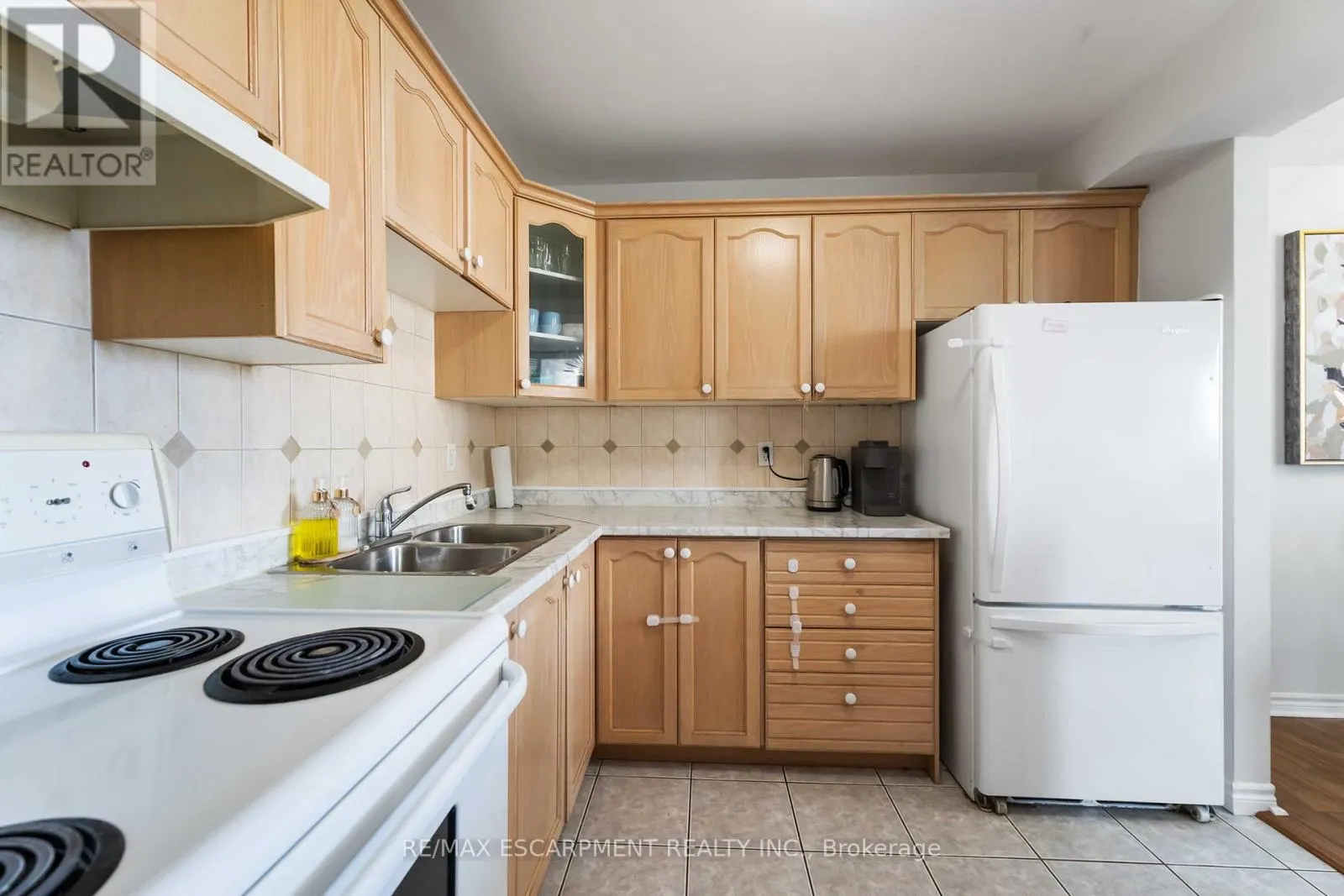 1004 - 75 GLENBURN COURT