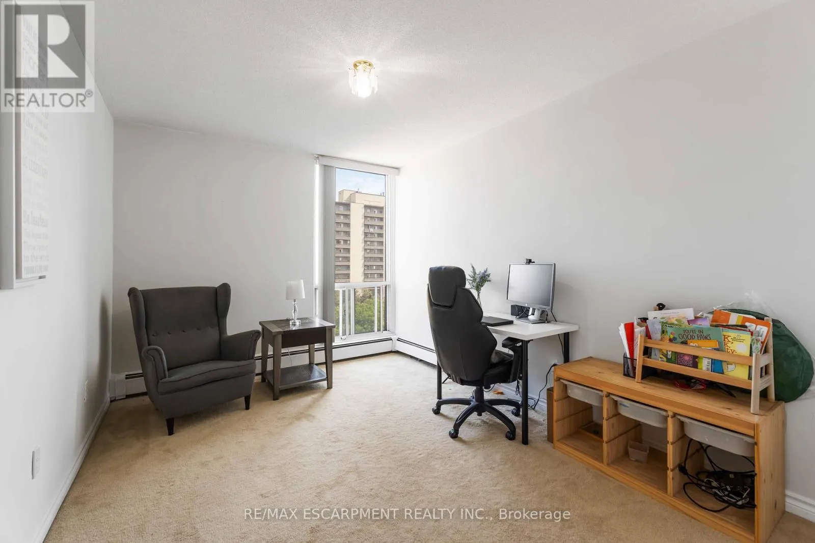 1004 - 75 GLENBURN COURT