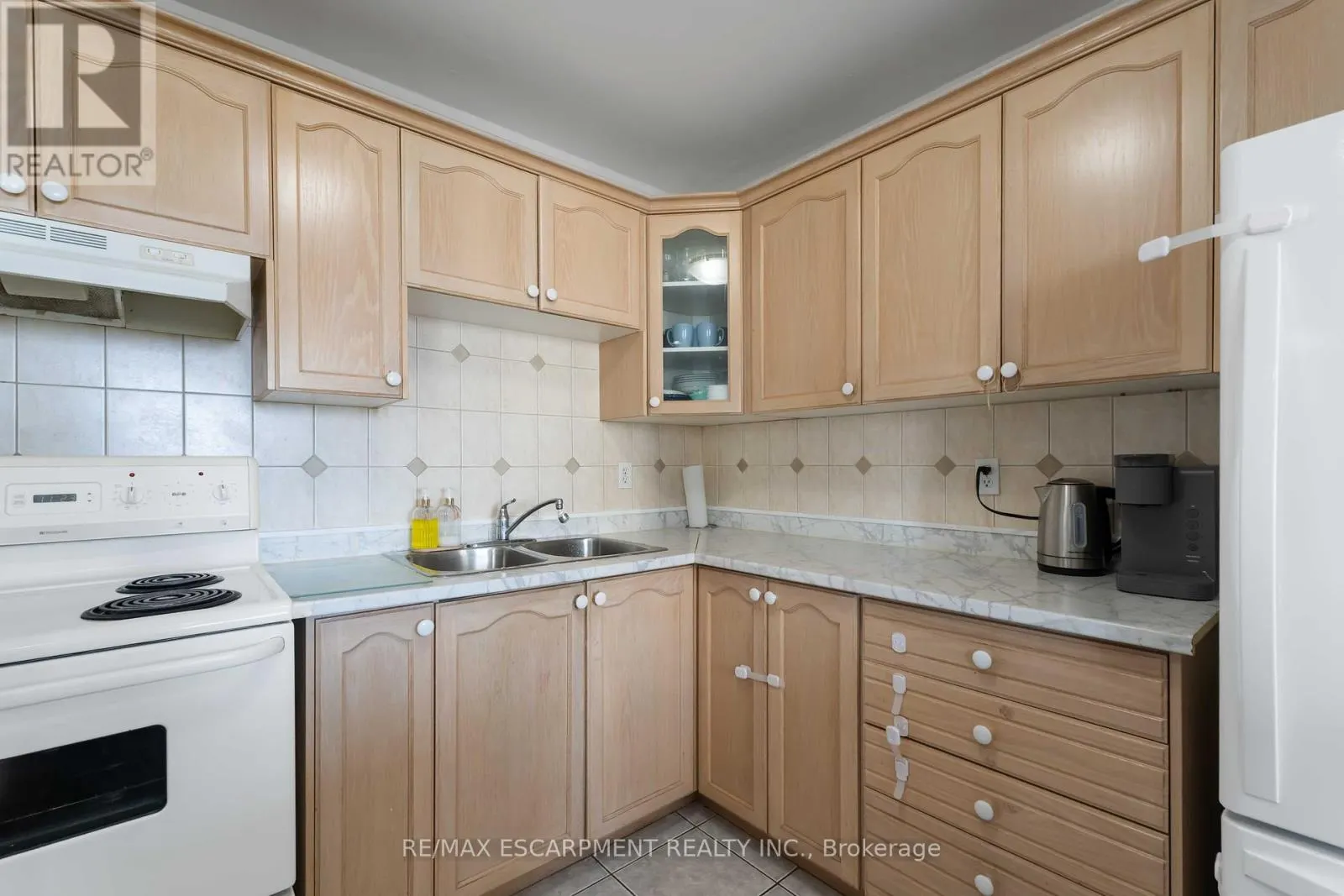 1004 - 75 GLENBURN COURT