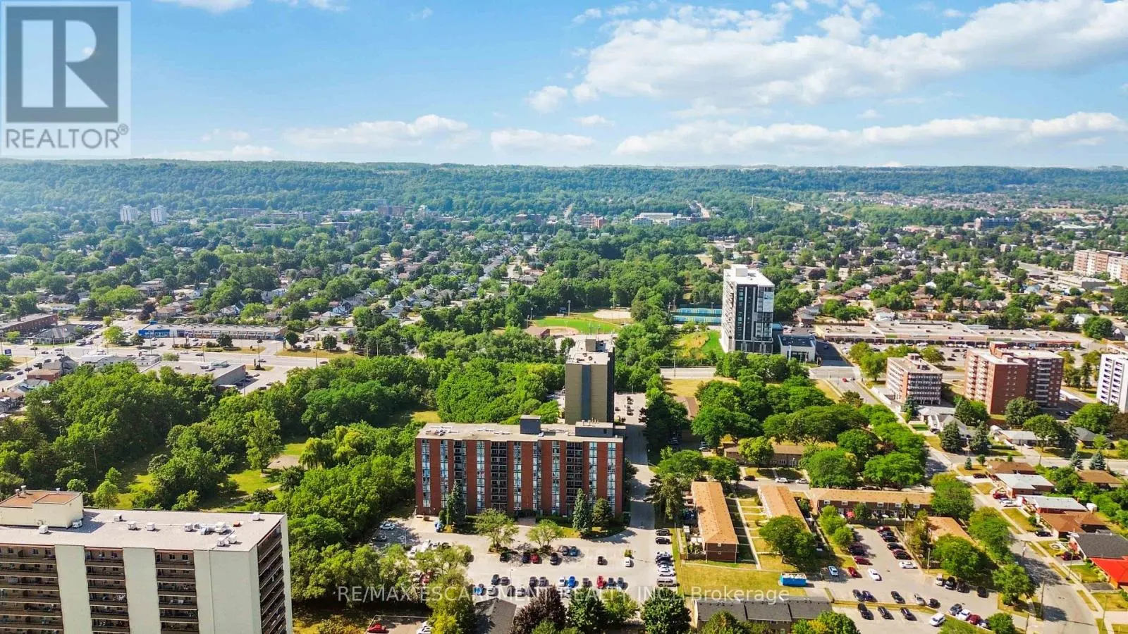 1004 - 75 GLENBURN COURT