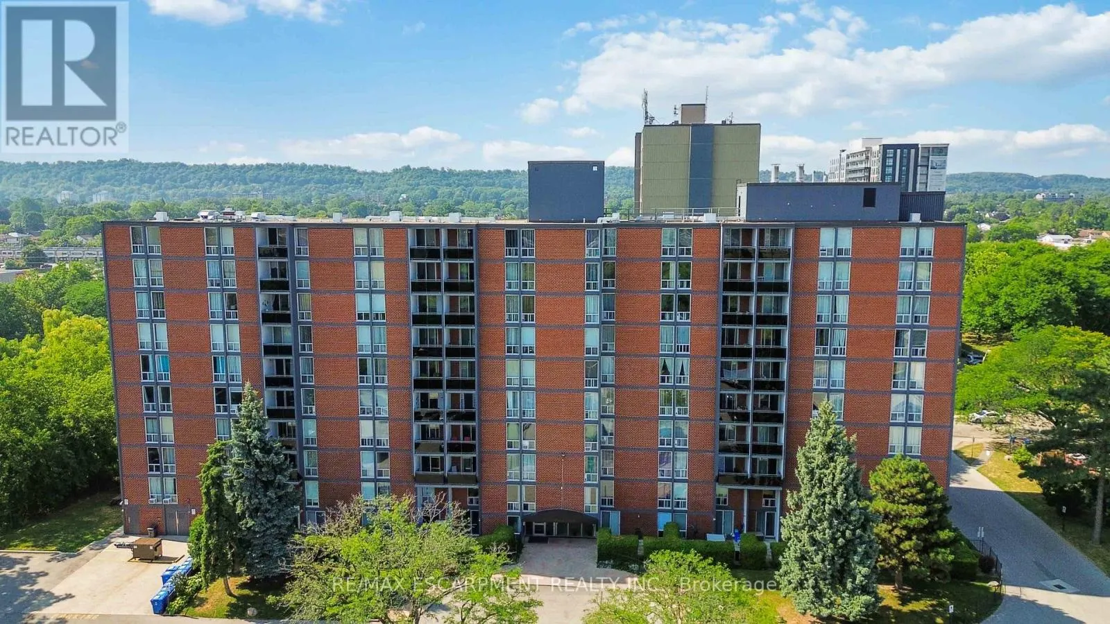 1004 - 75 GLENBURN COURT