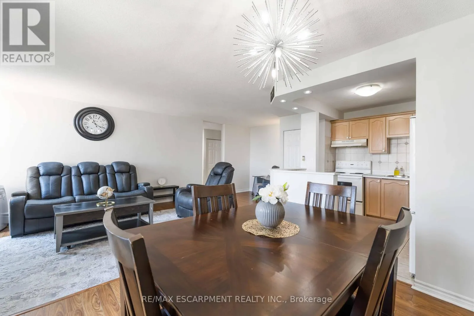 1004 - 75 GLENBURN COURT