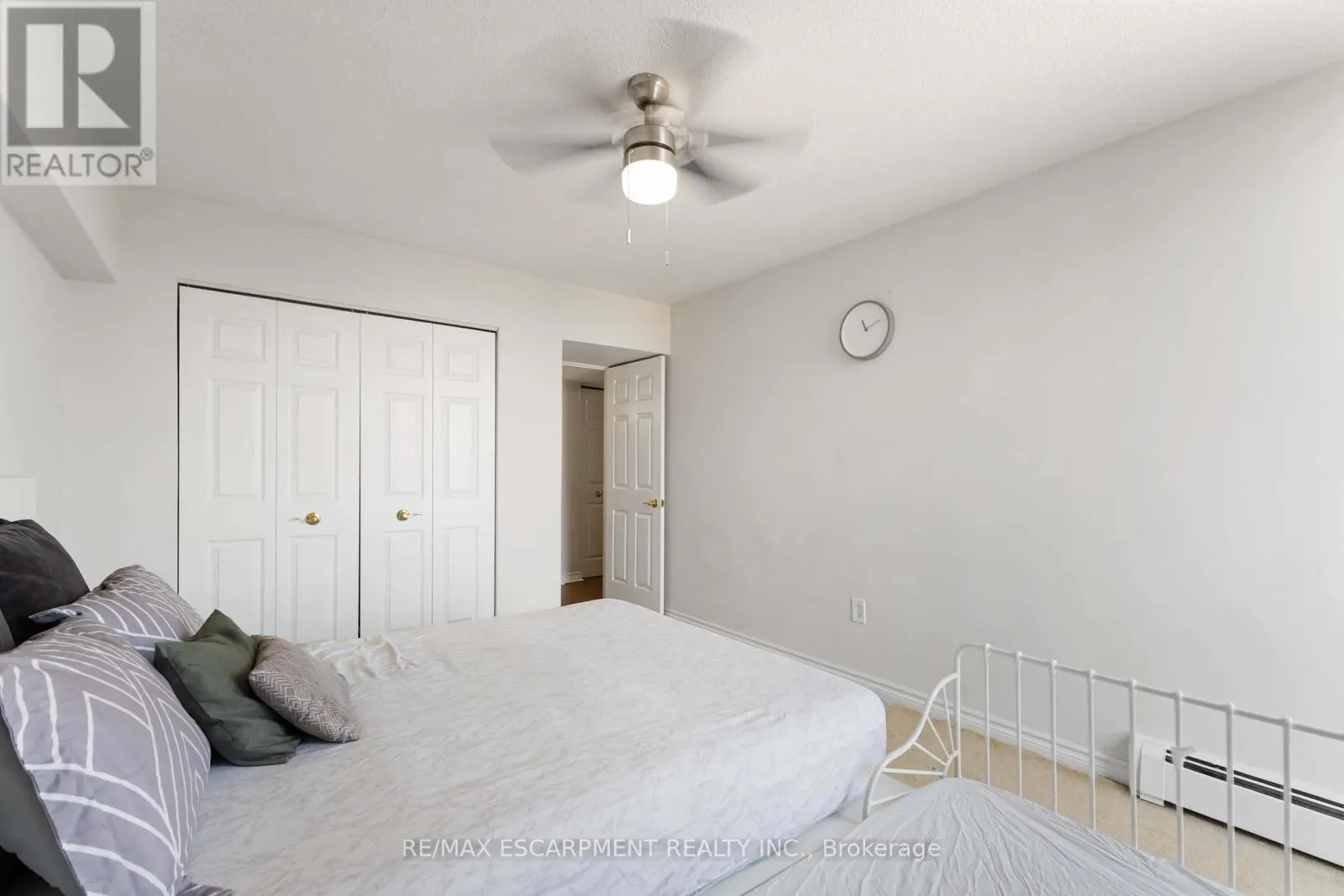 1004 - 75 GLENBURN COURT