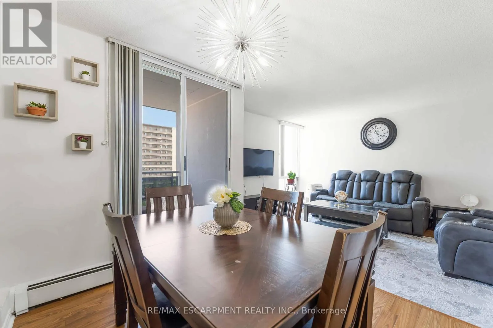 1004 - 75 GLENBURN COURT