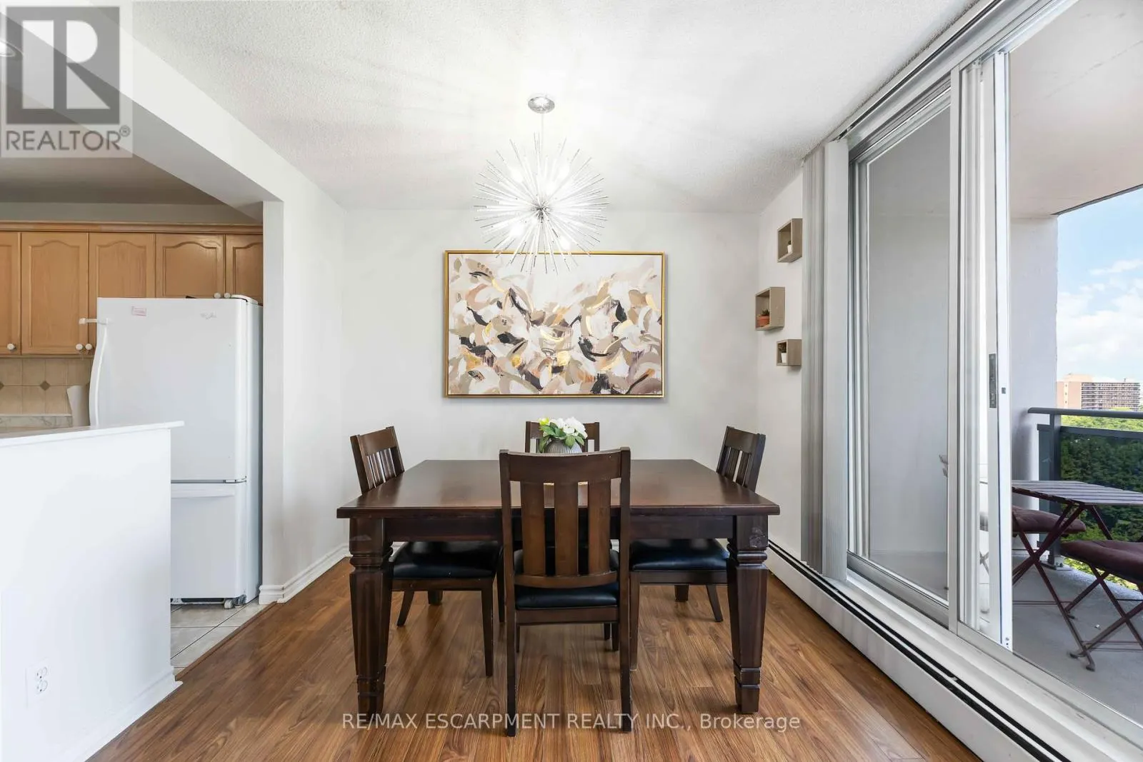 1004 - 75 GLENBURN COURT