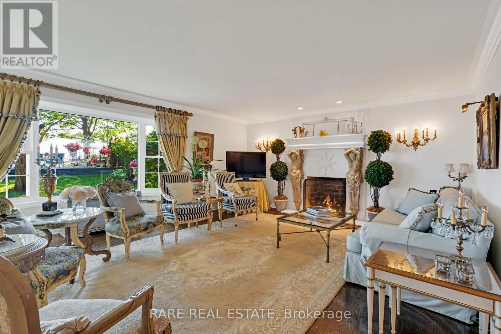 735 LAKESHORE ROAD E