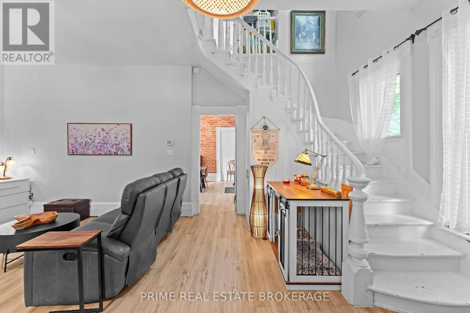 11 MAPLE STREET W