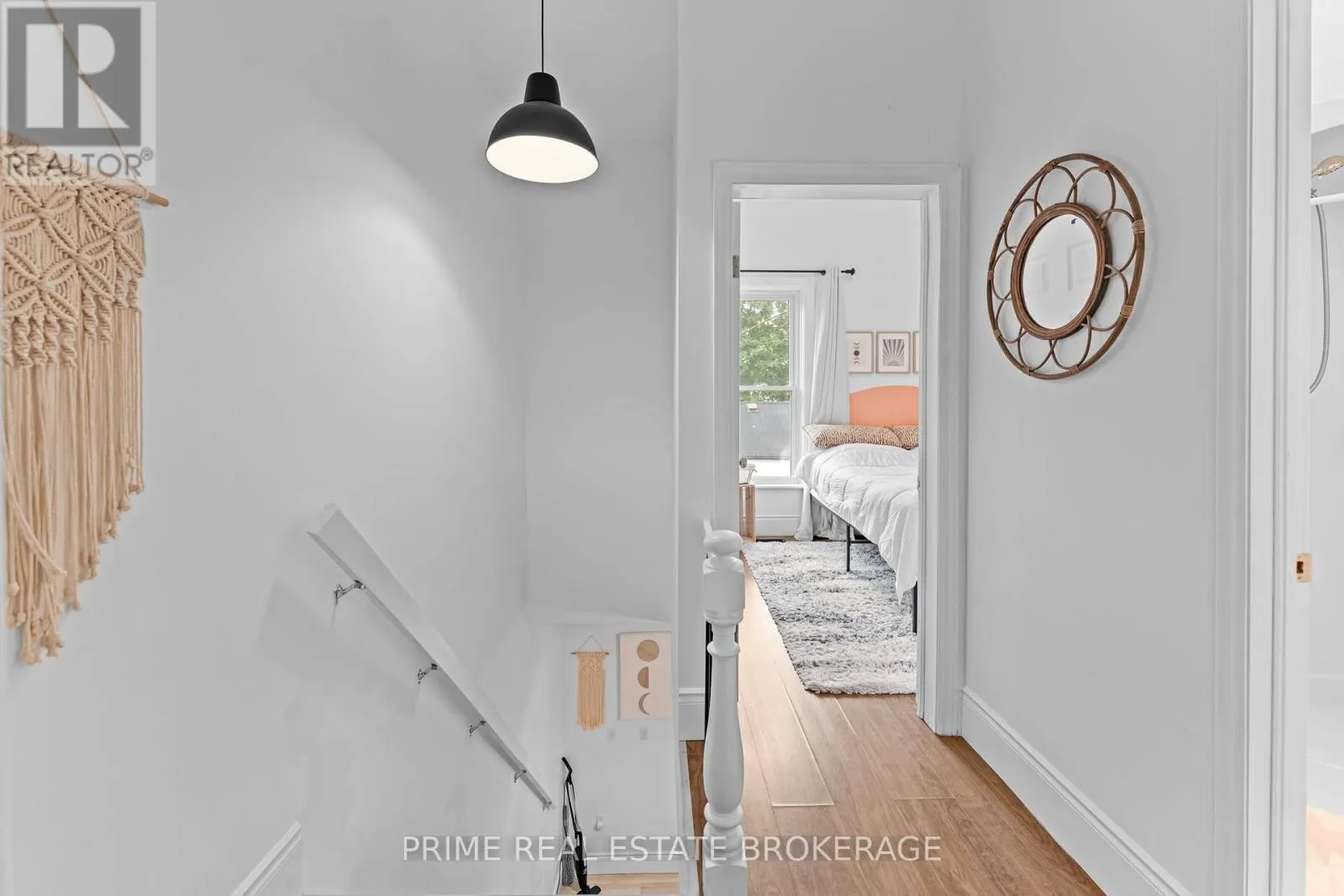 11 MAPLE STREET W