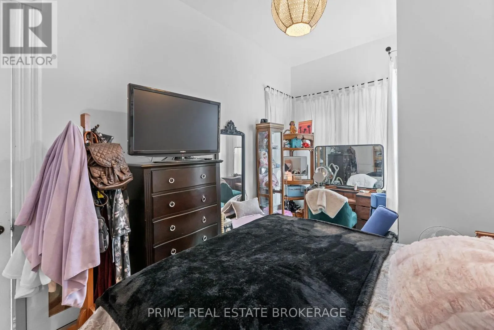 11 MAPLE STREET W