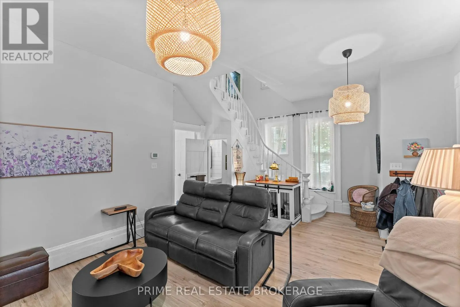 11 MAPLE STREET W