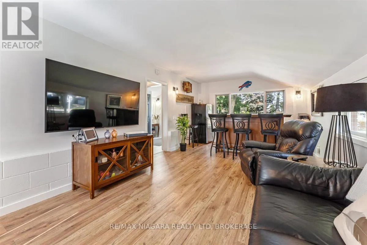 62 OAKRIDGE CRESCENT E