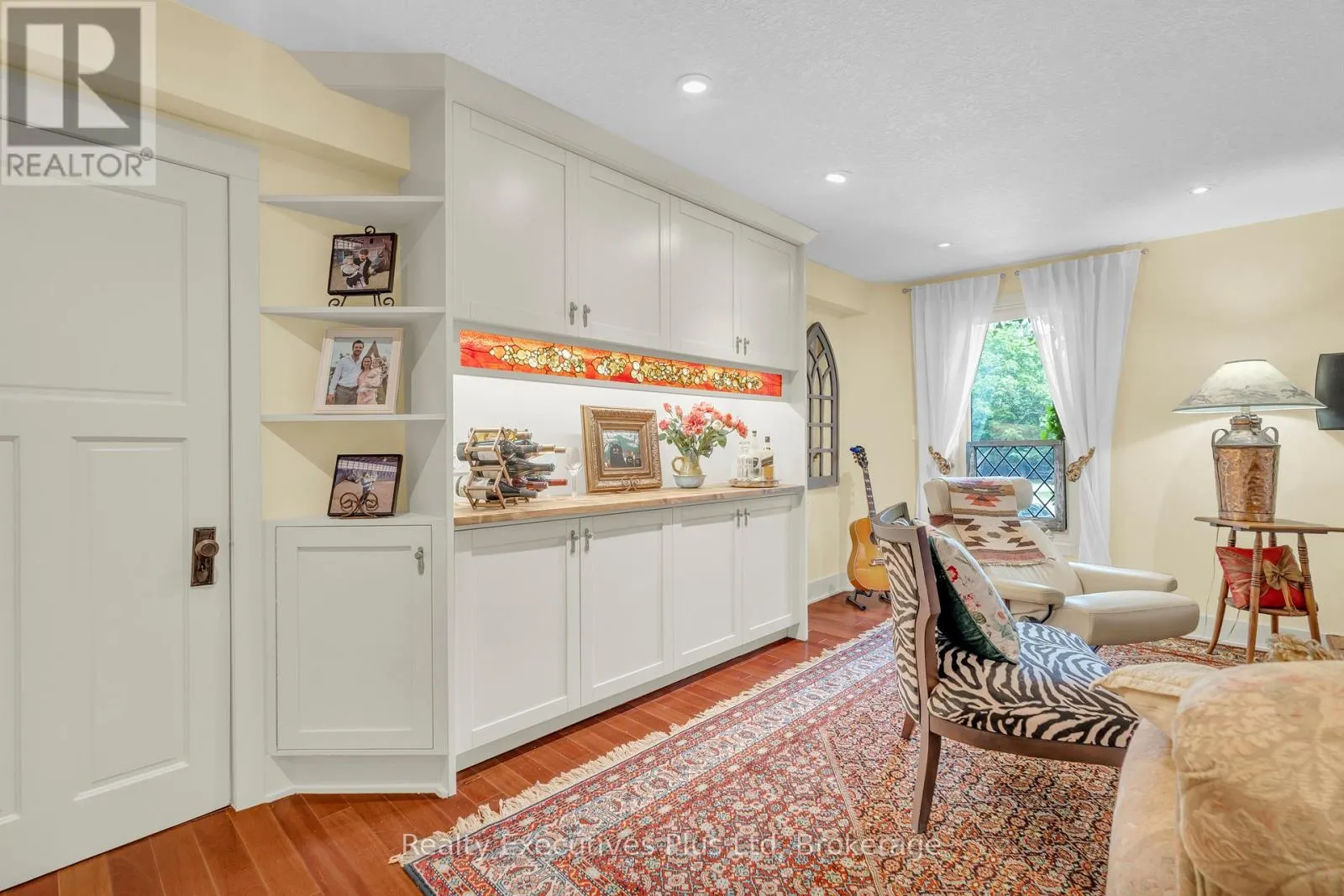 4 GLENHILL PLACE