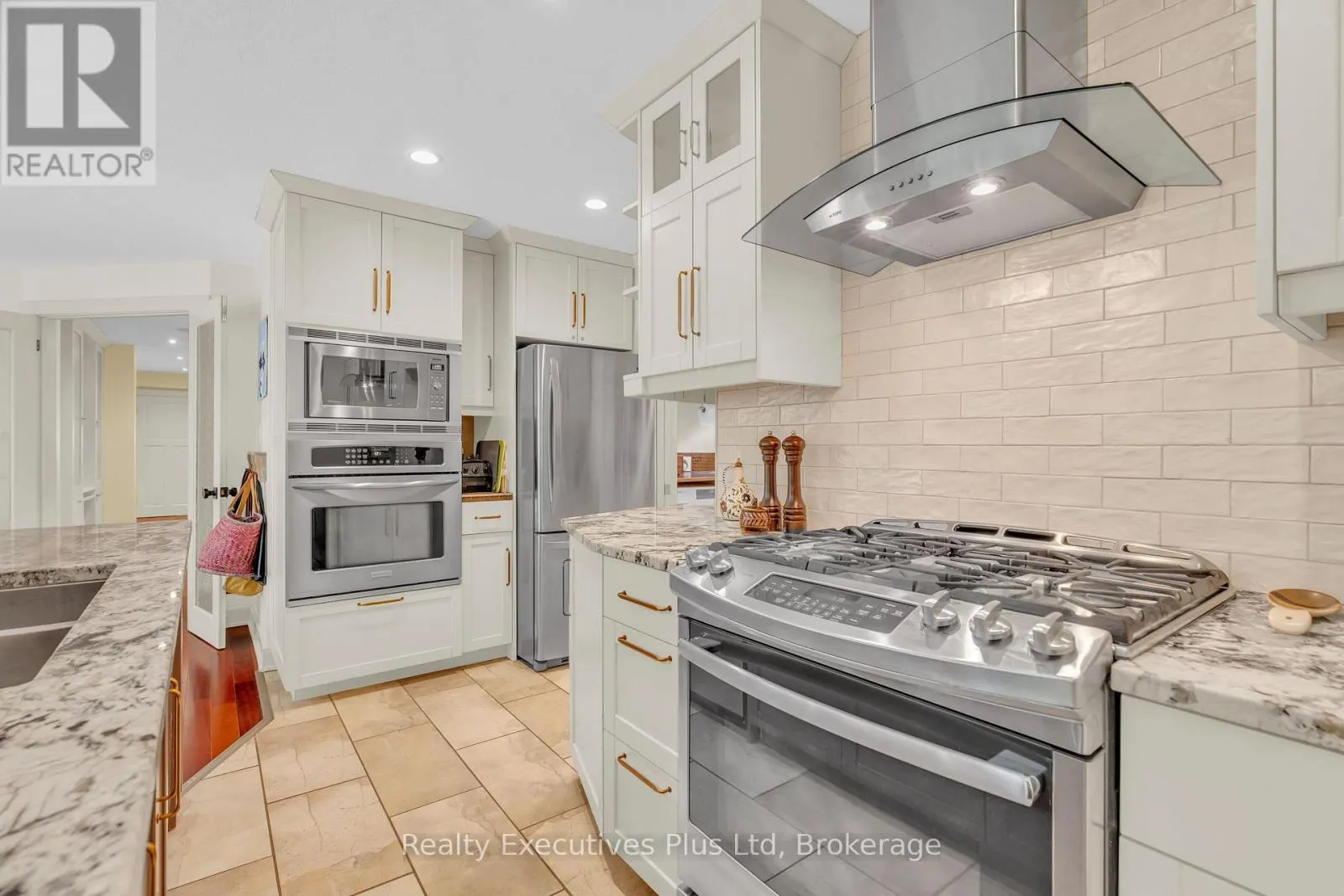 4 GLENHILL PLACE